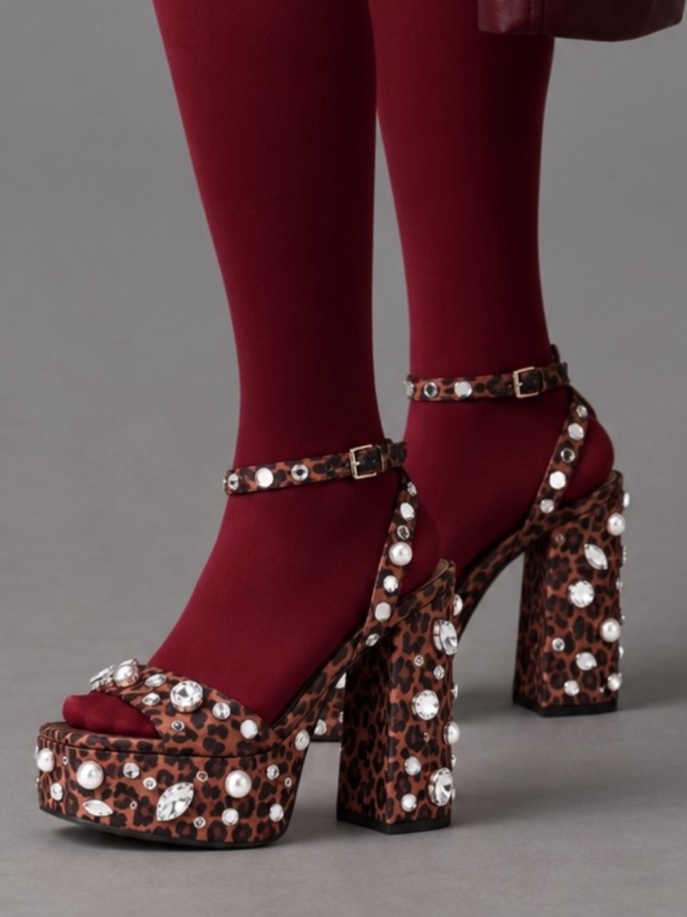 NWT Gianni Bini Calvan Two Leopard Jewel Ornamented Platform Dress Sandals Sz 8
